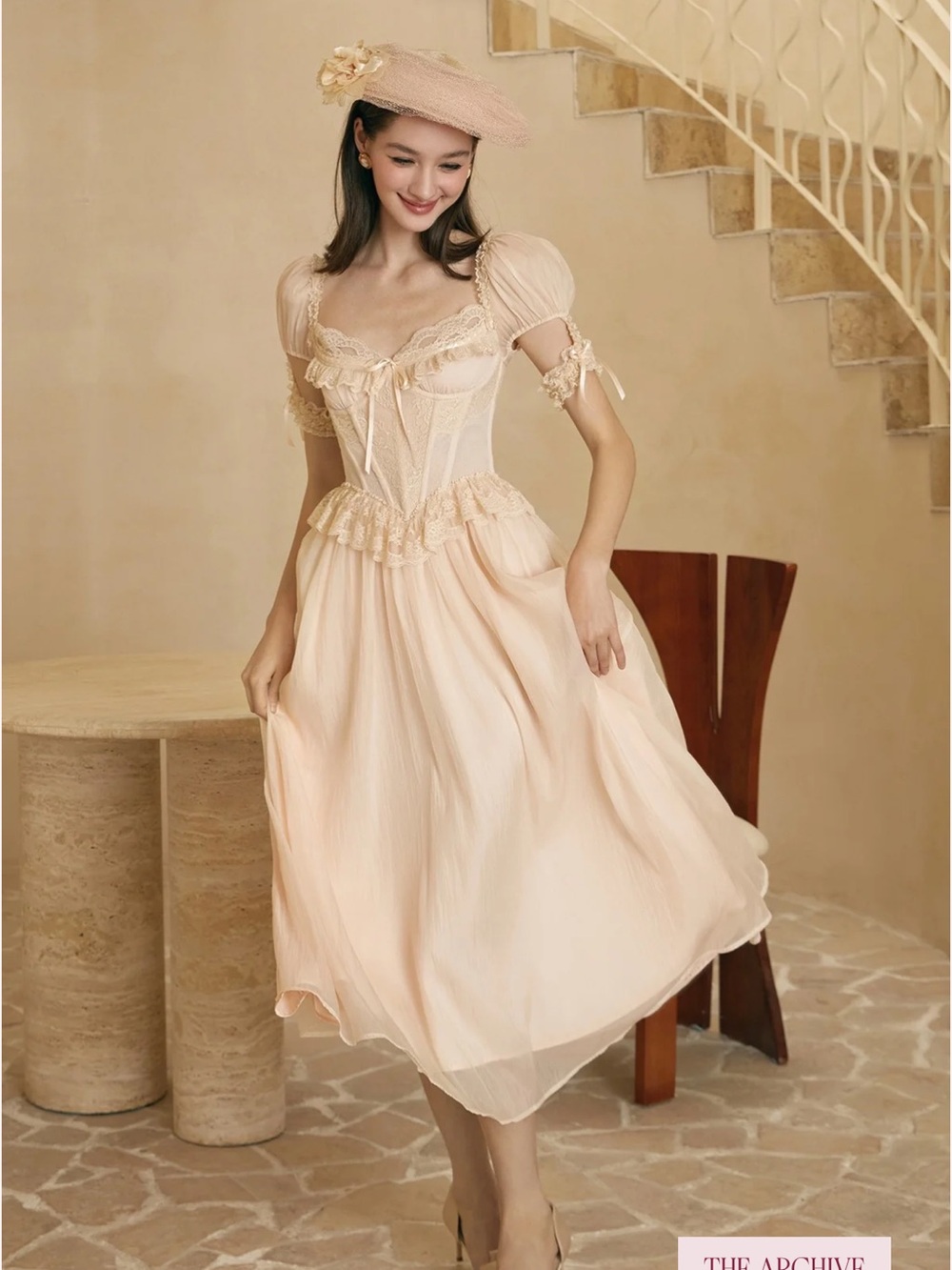 Lacemade dress - Picture 4 of 16